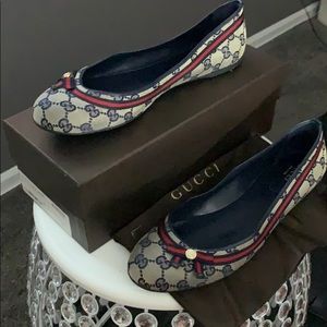 Authentic Gucci Flats in Beige and Navy Blue
